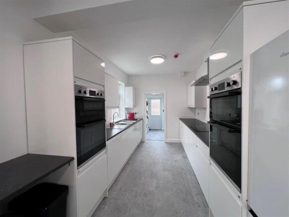 Kitchen 2.jpg