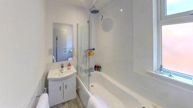 Top-Floor-Flat-32-Nightingale-Bathroom 1.jpg