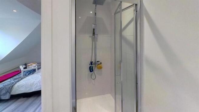Top-Floor-Flat-32-Nightingale-Bathroom.jpg