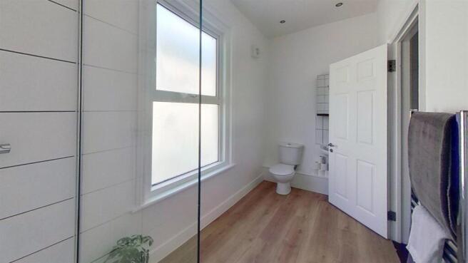 6-Victory-Road-Bathroom.jpg