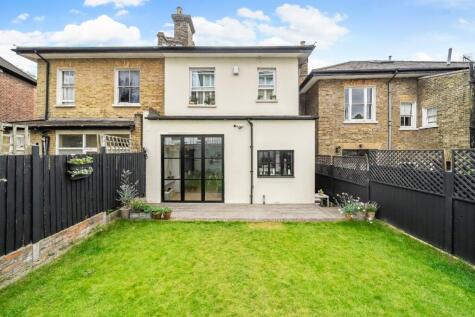 Southend Crescent, Eltham, London, SE9