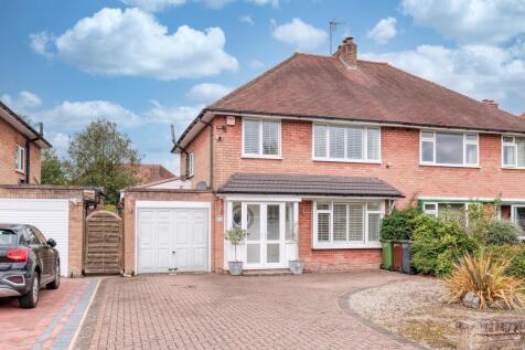 Queens Avenue, Shirley, B90