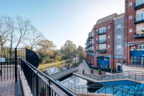 Waterside, Shirley, B90
