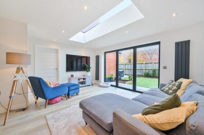 1380290-31-690e3d1a847c8-ARW-1