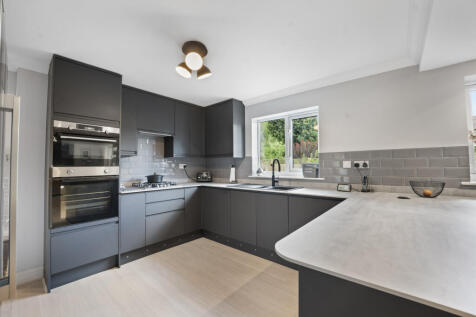 Lower Road, Woodchurch, TN26 3SG