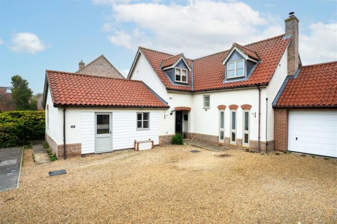 12A Copperfield Way, Burwell-2.jpg