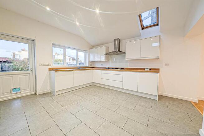 PXL_20251125_153236512.RAW-01. kitchen.jpg