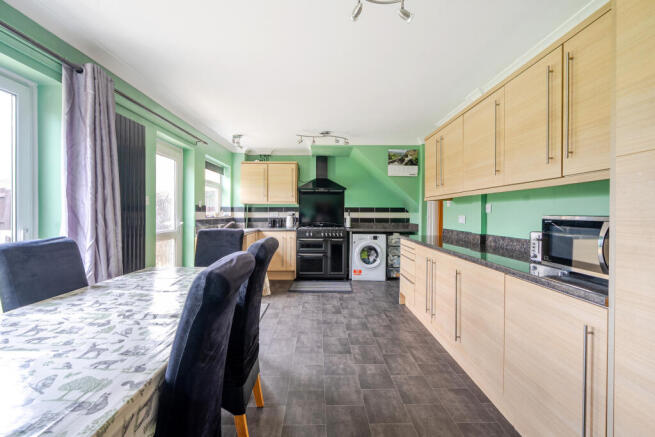 Full kitchen
