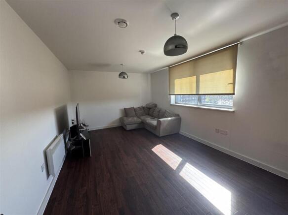 LOUNGE 5.JPG