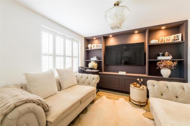 60 Barton Way-11.jpg