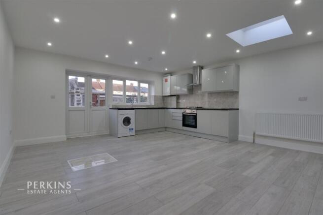 Kitchen 1.jpg