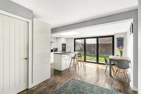 Hillview Road, Sutton