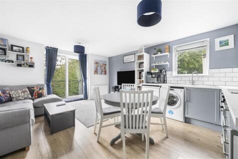 Montana Gardens, Sutton