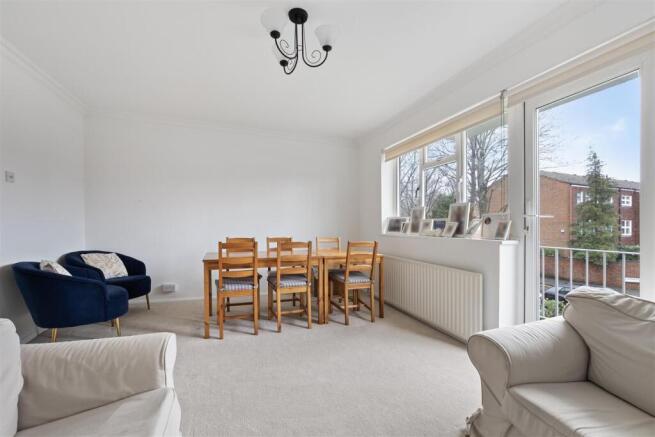 Lyndhurst Court 10 14675 27 01 26-012.jpg