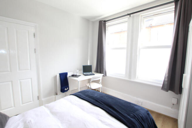 1 STUDENT ROOM AVAILABLE NOW