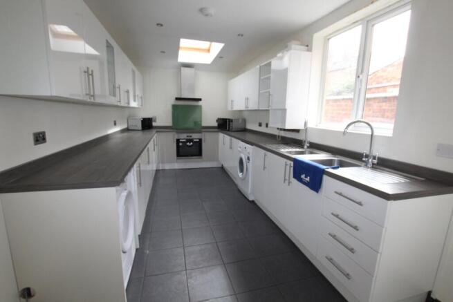6 BED STUDENT HOUSE