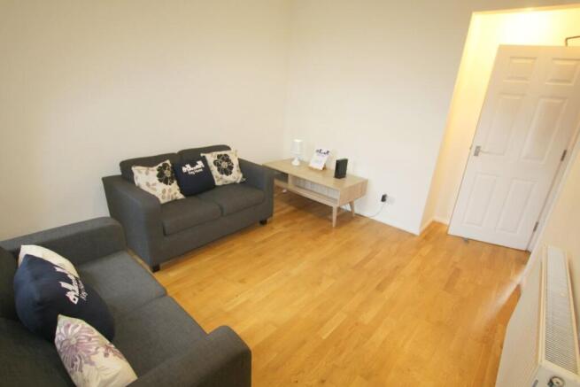 ROOMS AVAILABLE FOR FULL TIME STUDENTS