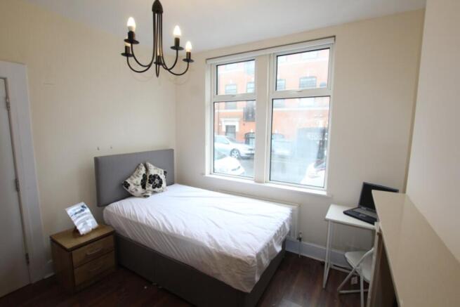 1 ROOM AVAILABLE IN SHARED STUDENT HOUSE