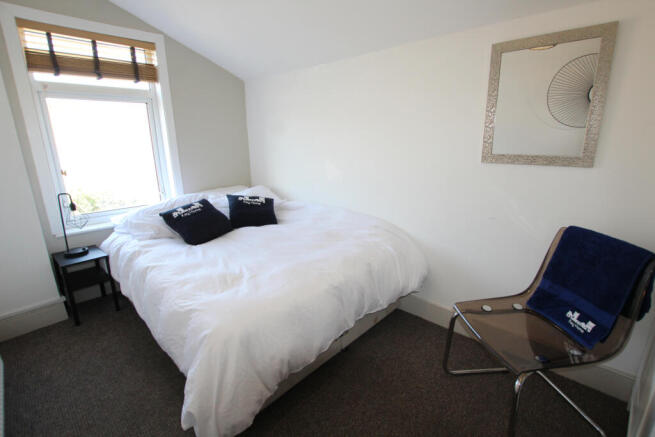 1 Room in 4 bed Shared Student House Available 20