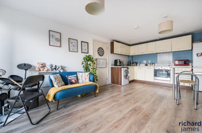 f6d20951977e45ab817bb16da9a78edf