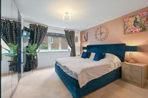 Ceres Crescent, Epsom, KT17