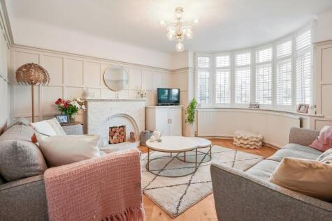 Hays Walk, Cheam, SM2