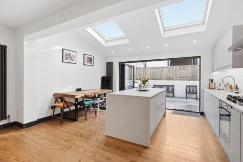 Alma Crescent, Cheam, SM1