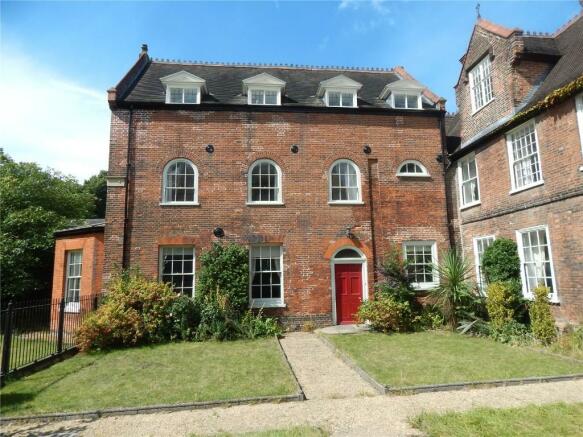 5 bedroom semi-detached house  for sale Chapelfield Grove