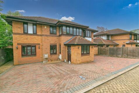 Stratfield Court, Great Holm, MK8