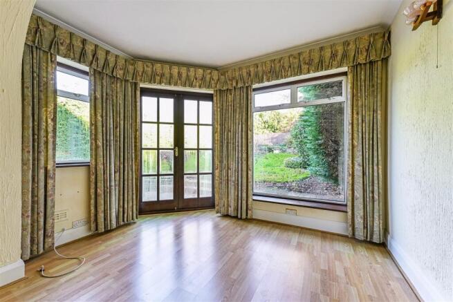 Sitting Room / Dining Area