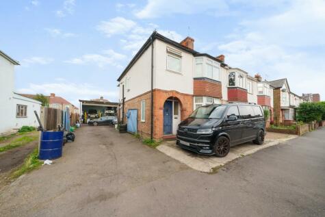 Nield Road - 3 bedroom end of terrace house for sale