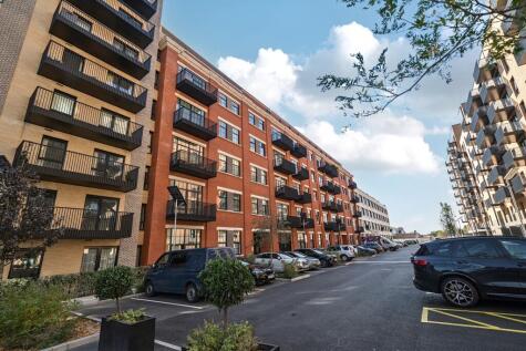 Farine Avenue, Hayes, UB3