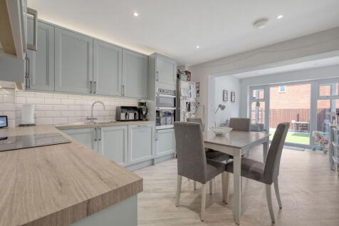 Abingdon Close, Dunton Fields, Laindon, SS15