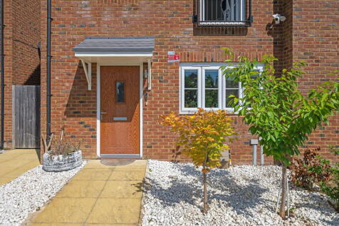 Isabella Walk, Tadworth, Surrey, KT20 5FL