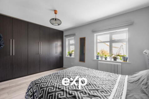 Watermill Way, Hanworth, TW13