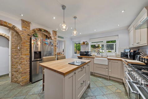 Parkfields, Roydon, CM19