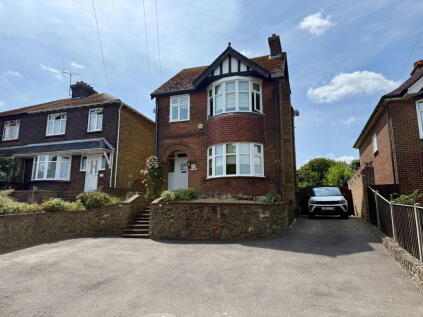 Substantial detached family home full of versatility and character in Sittingbourne
