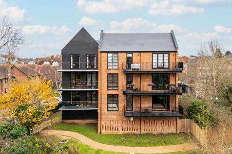 Lyons Crescent, Tonbridge, TN9