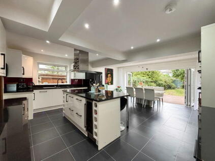 Lumley Road, Horley, Surrey, RH6 7JL