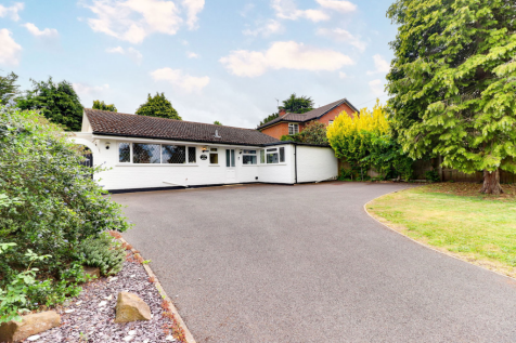 Silver Birches, Cobham Road, Fetcham, Surrey, KT22 9HT