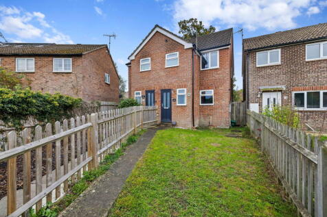 Bramble Twitten, East Grinstead, RH19 3DX