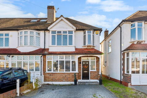 Ardrossan Gardens, Worcester Park, Surrey, KT4 7AZ
