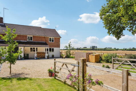 Claydon View, Middle Claydon, MK18
