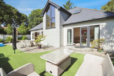 Whincroft Drive, Ferndown, BH22 9LJ