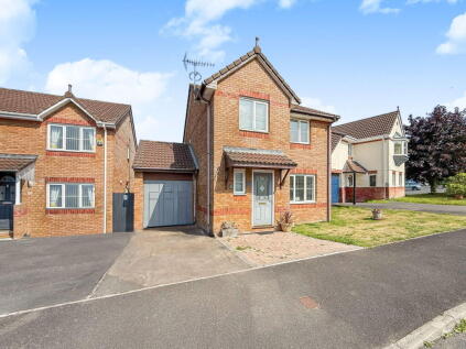 Middle Combe Drive, Roundswell, Barnstaple, North Devon