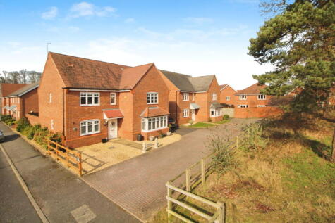 Crosbie Grove, Silverwoods, Kidderminster, DY11 7DS