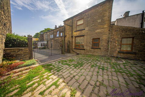 Highgate Road, Queensbury, Bradford, BD13 2RR