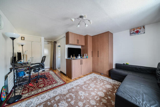 1334925-4-6893971...