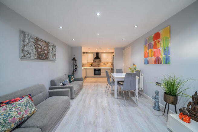 1376078-10-690dc4...