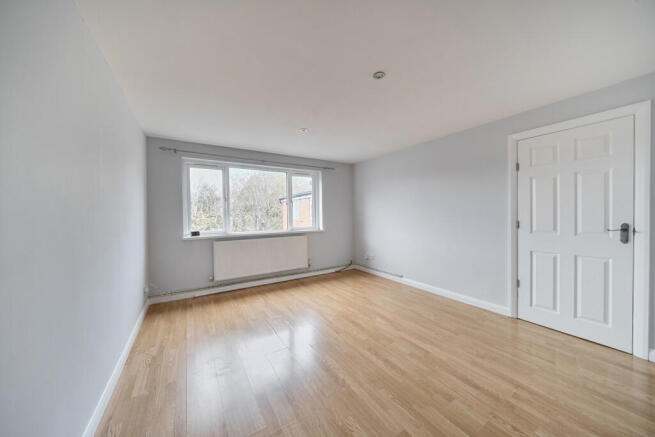 1376928-4-690b44b...